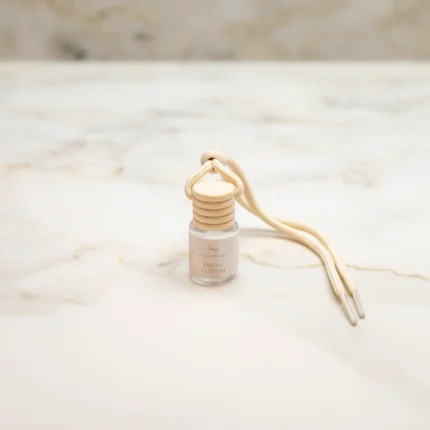 Κρεμαστό αρωματικό αυτοκινήτου Fresh Cotton 6ml σε μπουκαλάκι, με καθαρό και φρέσκο άρωμα.