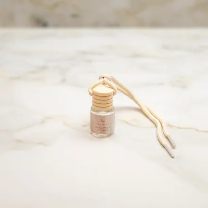 Αρωματικό αυτοκινήτου Grandma’s Cookies 6ml σε κρεμαστό γυάλινο μπουκαλάκι, με γλυκό άρωμα μπισκότου.