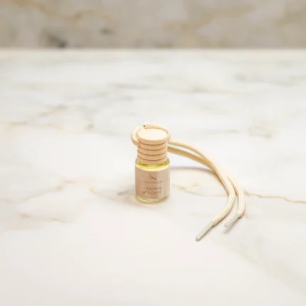 Αρωματικό αυτοκινήτου Jasmine of Egypt 6ml σε γυάλινο κρεμαστό μπουκαλάκι, με κομψό λουλουδάτο άρωμα γιασεμιού.