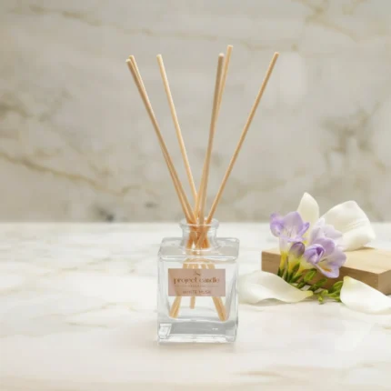 Αρωματικό χώρου white musk reed diffuser για αρωματισμό και διακόσμηση.