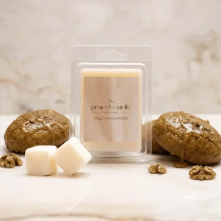 Wax melts σόγιας Melomakarono σε συσκευασία 6 κύβων 75gr, με άρωμα που θυμίζει φρεσκοψημένο μελομακάρονο.