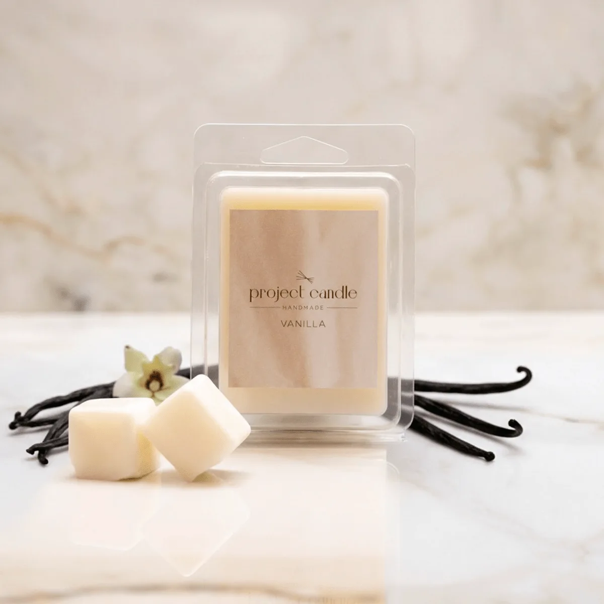 Αρωματικά wax melts Vanilla σε συσκευασία 6 φυτικών κύβων σόγιας 75gr, με γλυκό άρωμα βανίλιας.