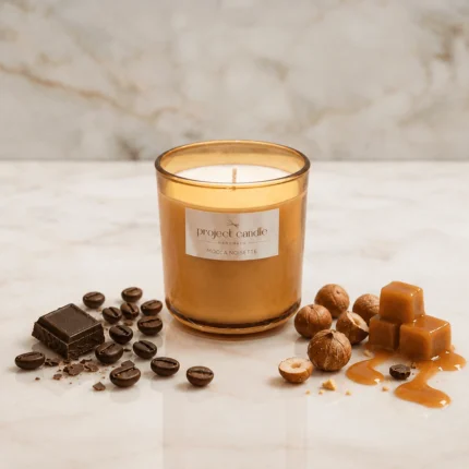 Χειροποίητο αρωματικό κερί σόγιας Mocca Noisette σε γυάλινο δοχείο, με άρωμα καφέ μόκα, σοκολάτας και φουντουκιού.